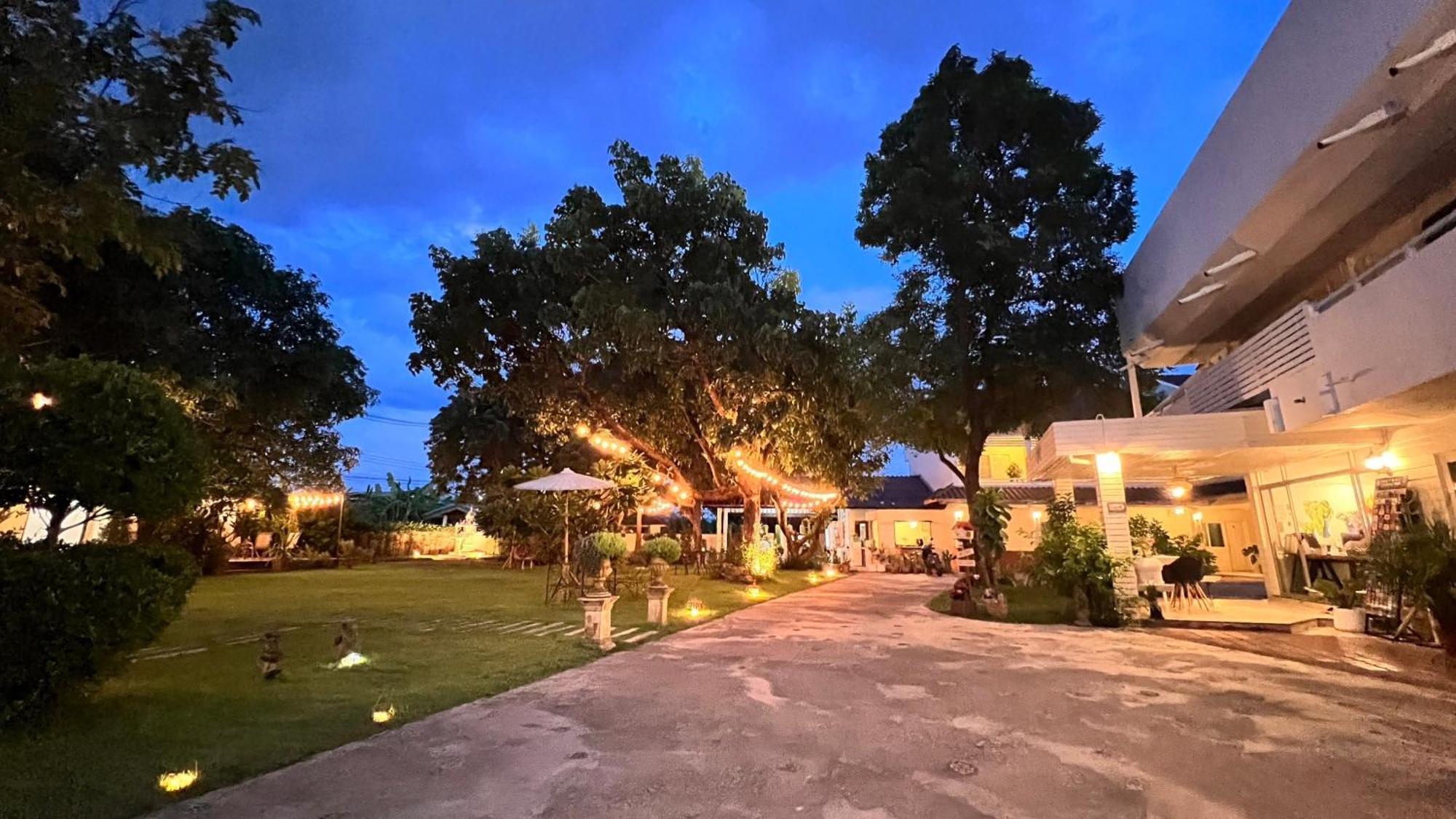 Udee Cozy Hotel Chiang Mai Exterior photo
